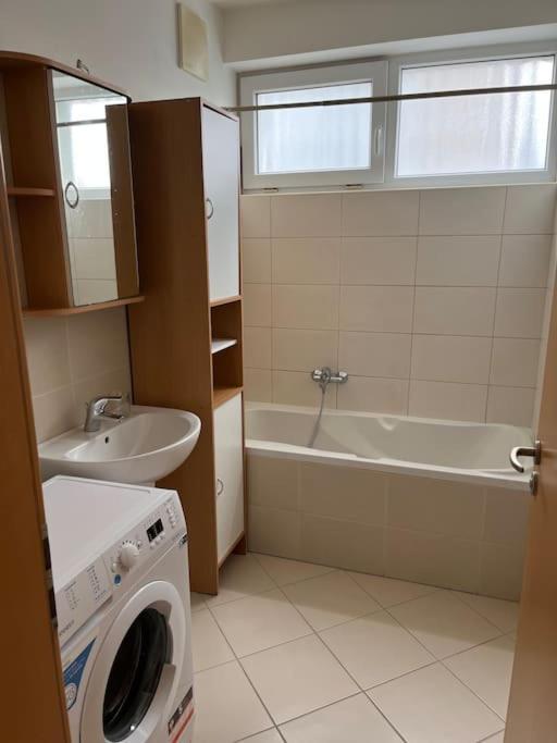 Apartment Hurka - 15 Min Do Centra, Garaz Prag Exteriör bild